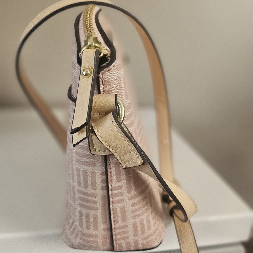 ANNE KLEIN.                               Elegant Pink Crossbody Bag - Picture 4 of 8